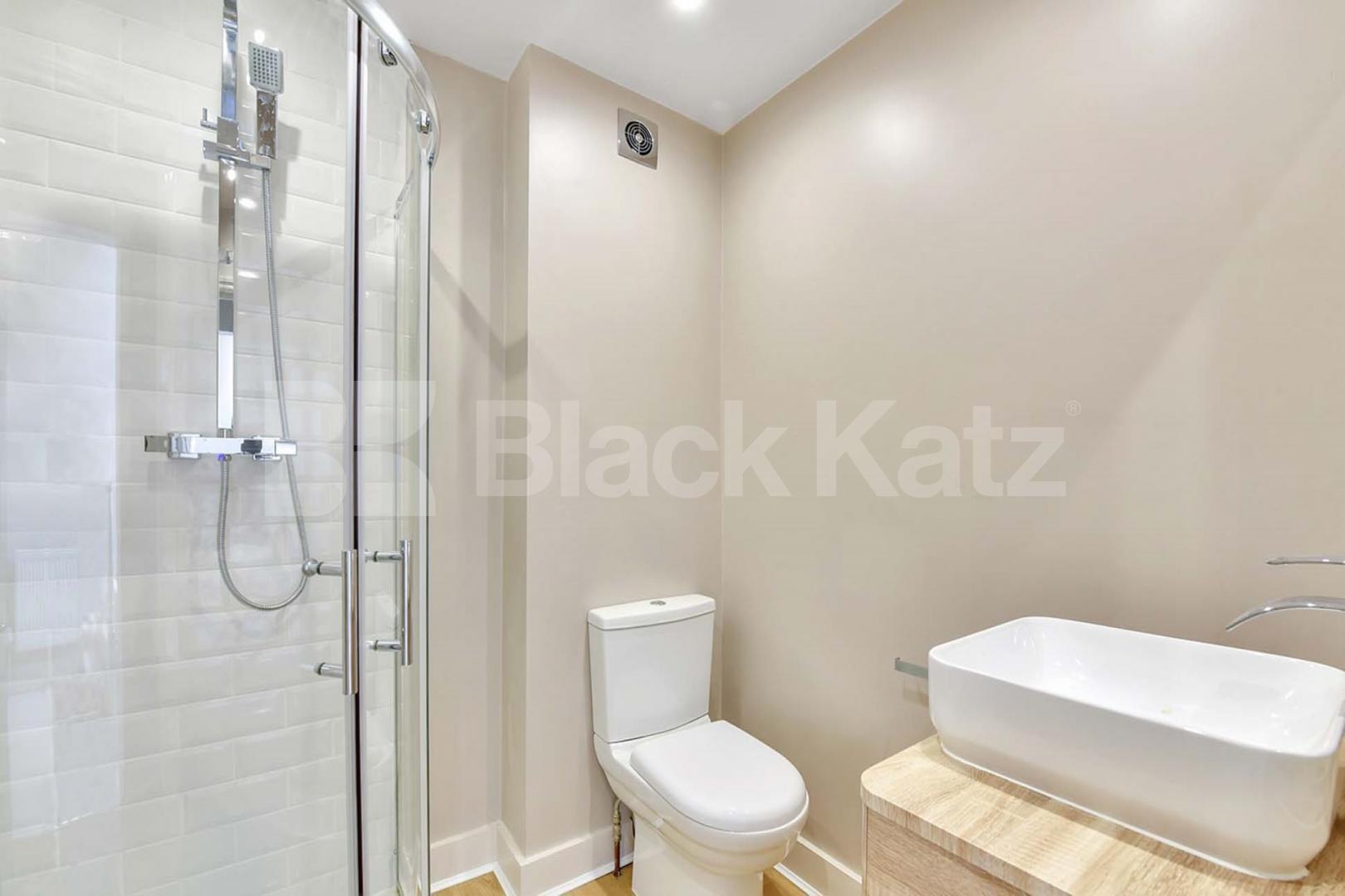 Stylish Georgian town house over three floors, two bathrooms & patio garden   Henshaw Street, Elephant and Castle